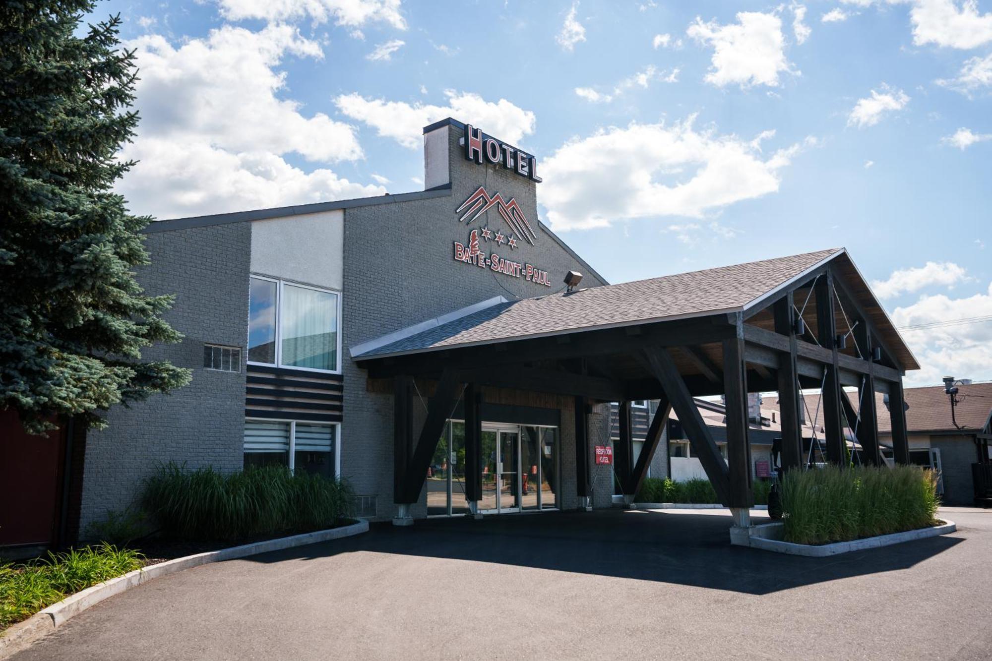 Hotel Baie Saint Paul Bagian luar foto