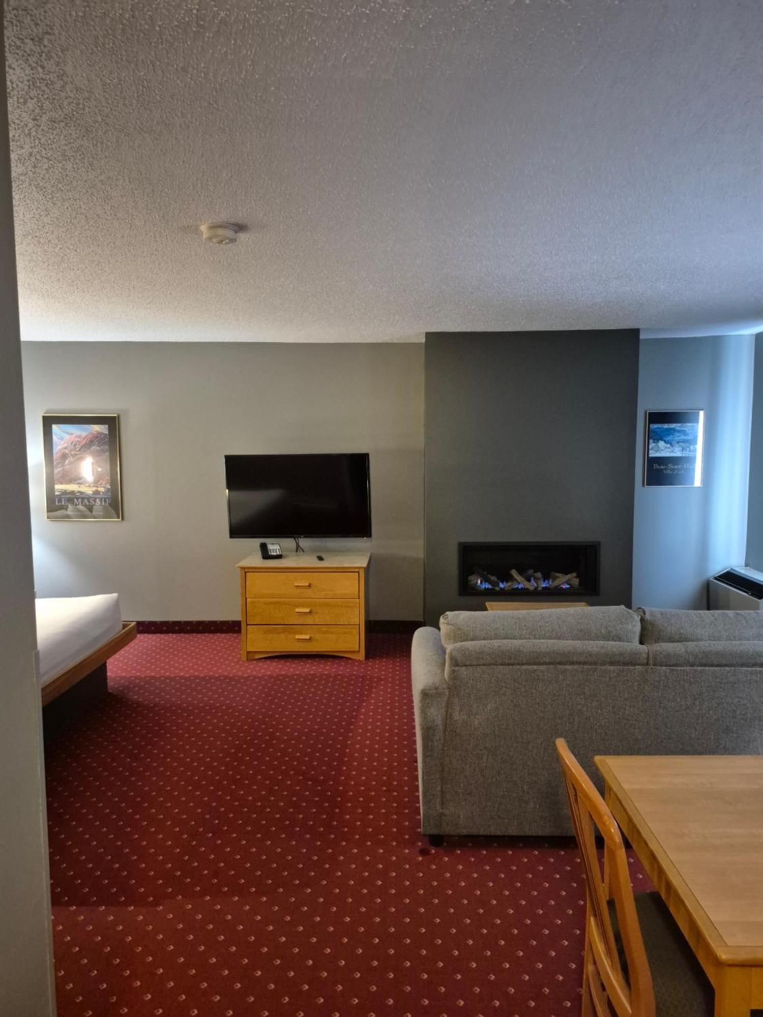Hotel Baie Saint Paul Bagian luar foto