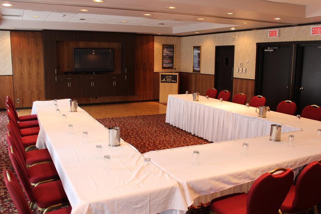 Hotel Baie Saint Paul Bagian luar foto
