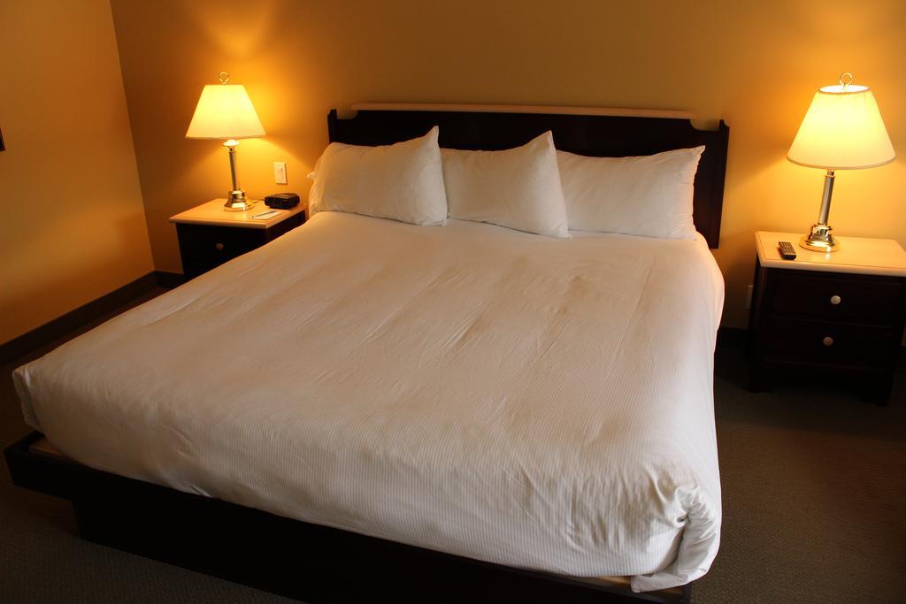 Hotel Baie Saint Paul Bagian luar foto