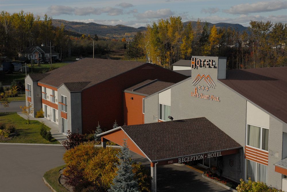 Hotel Baie Saint Paul Bagian luar foto