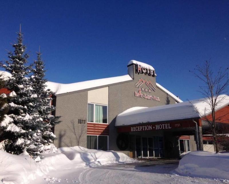 Hotel Baie Saint Paul Bagian luar foto